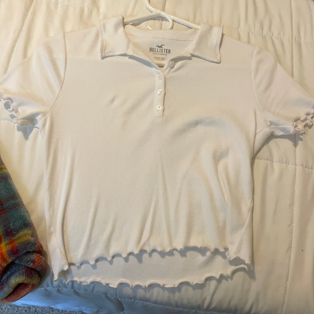 A white collar polo shirt from hollister size S